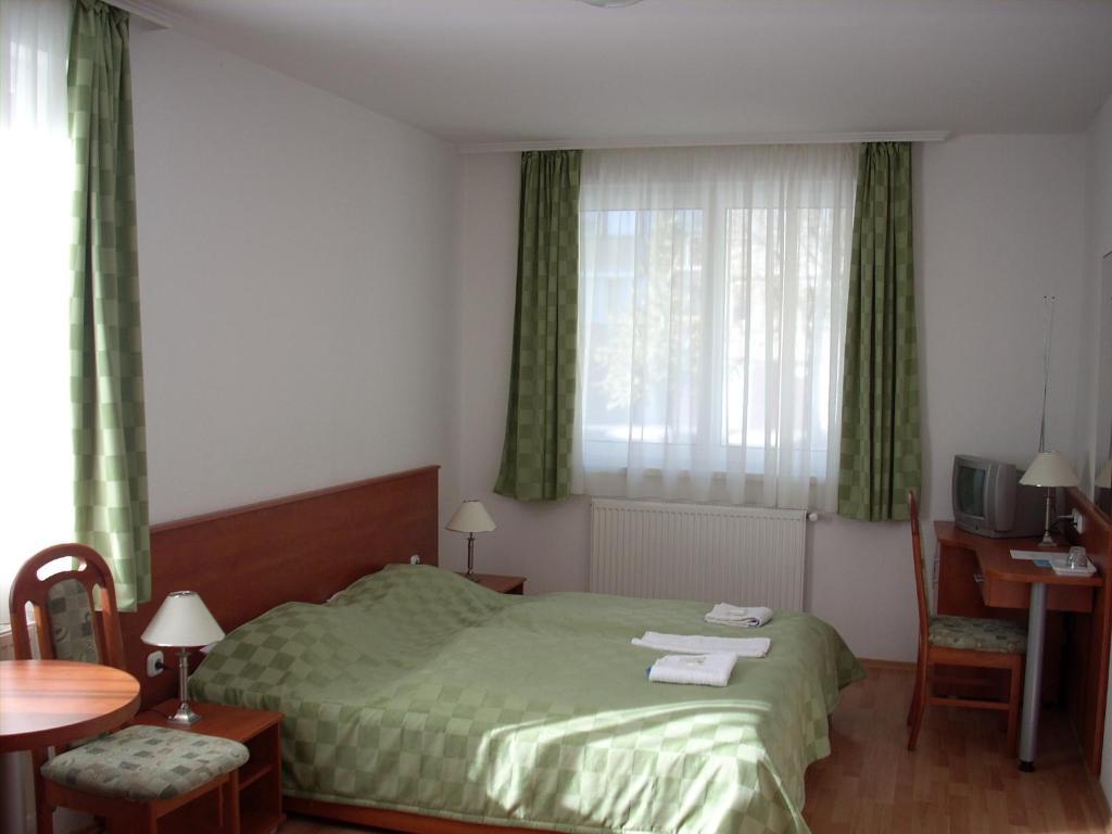 Hotel Kristaly Hajdúszoboszló Стая снимка