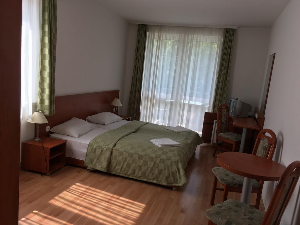 Hotel Kristaly Hajdúszoboszló Екстериор снимка