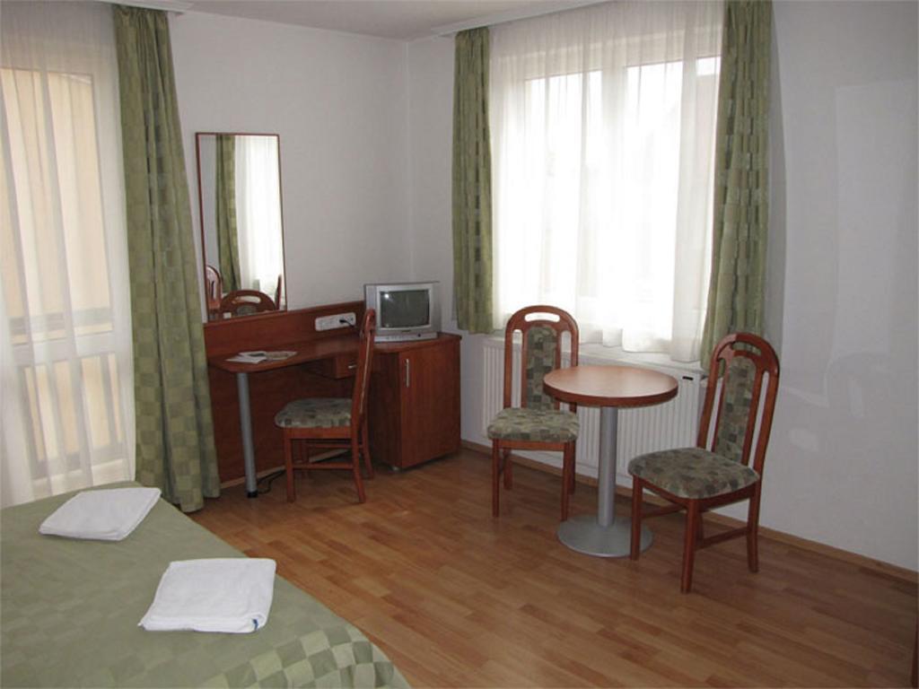 Hotel Kristaly Hajdúszoboszló Екстериор снимка